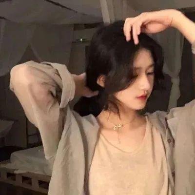 女孩的钓鱼慢活